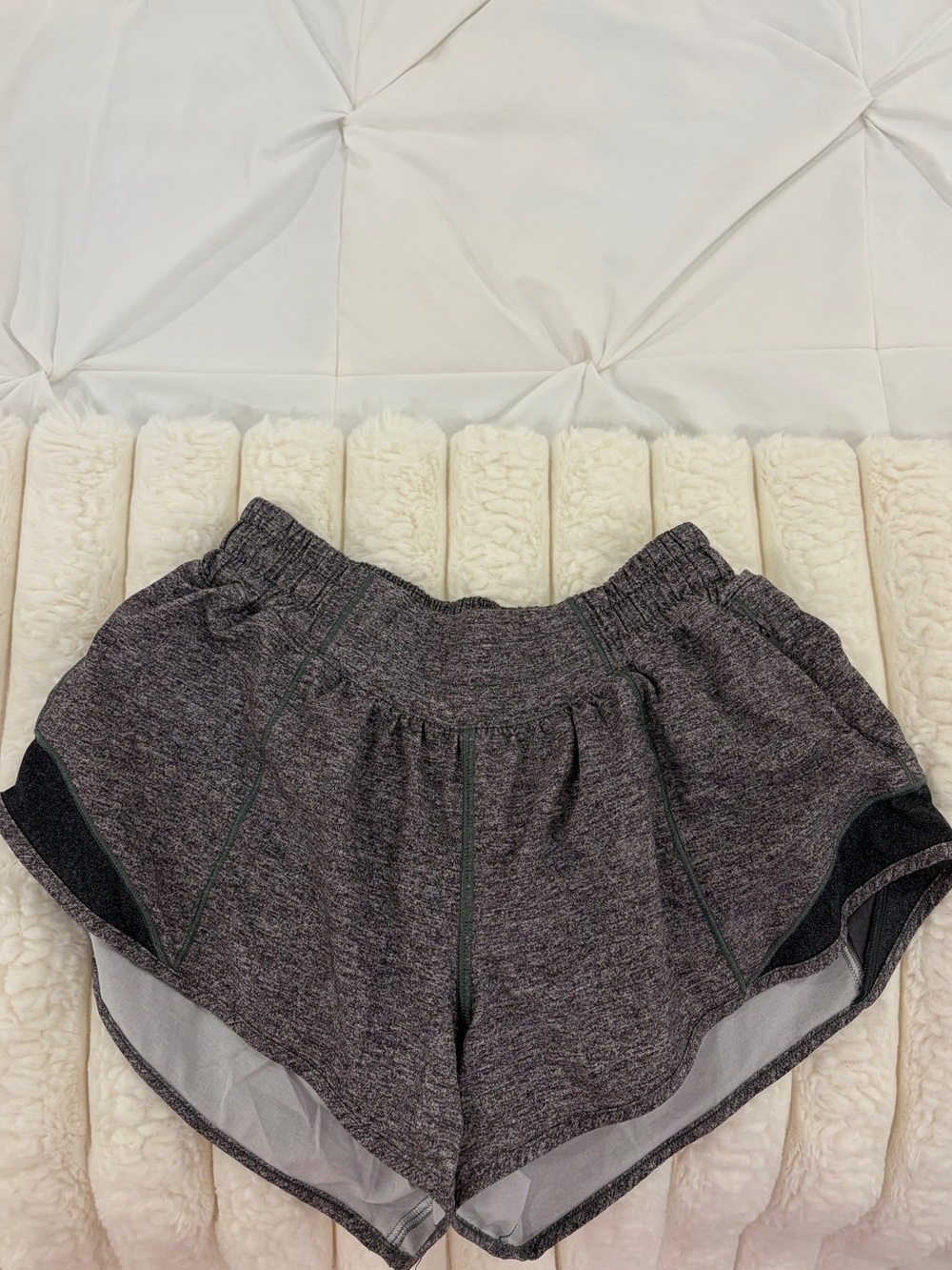 Lululemon hotty hot 2.5 shorts